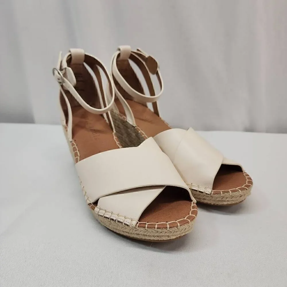 Gentle Souls Size 10 Charli X Wedge Sandal Off White CC
